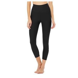NWT ALO Yoga Airlift Tech Capri Black Size Small